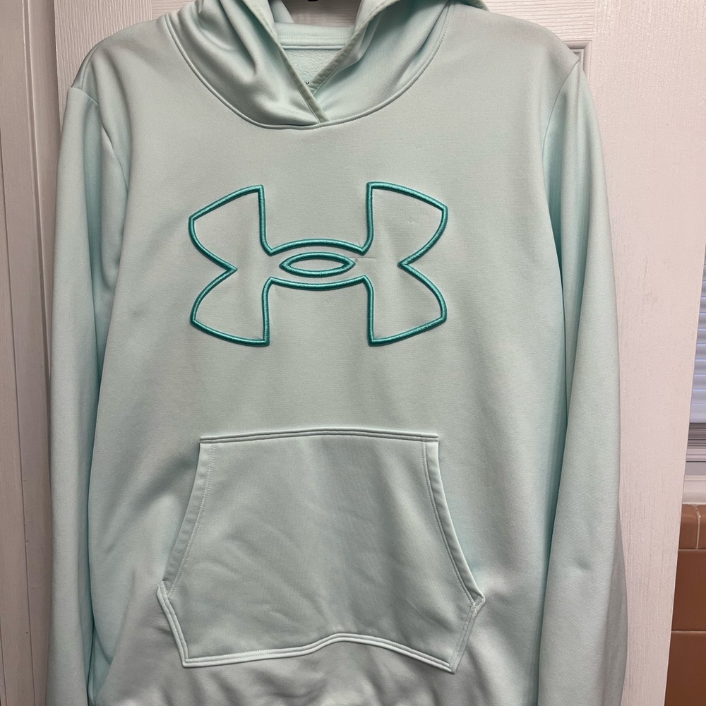 UNDER ARMOUR Hooded Pull Over in light green. Lightly lined.